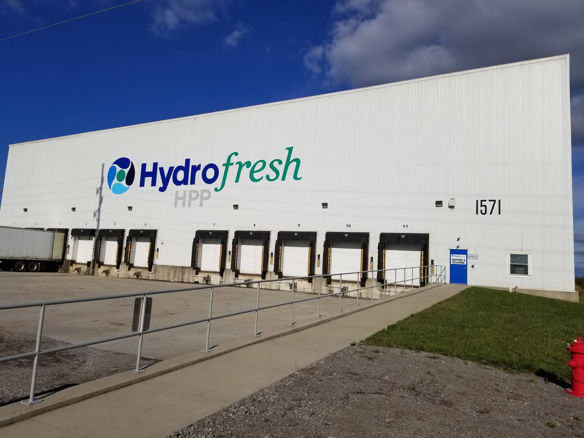 Hydrofresh-building-with-sign